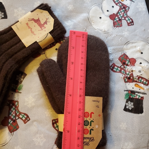 Yak wool socks and mittens kids gift set - Picture 7 of 8